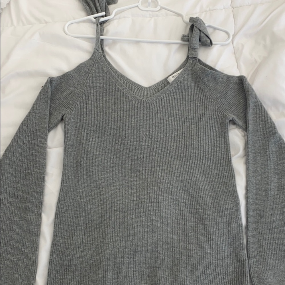 Grey shoulder-less Sweater